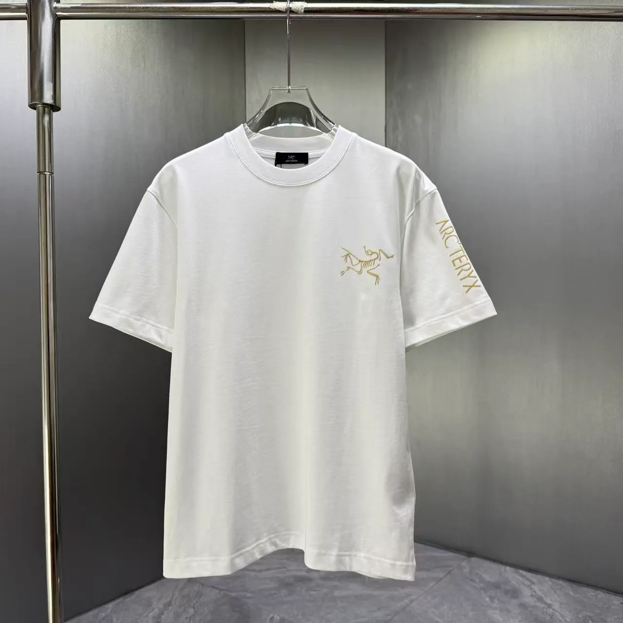 ARC 2026 New Arrival T logo ：Black White Sizes：S M L XL XXL